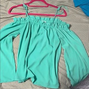 Super cute flowy shirt, never worn